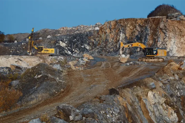 Silver Mining vs Gold Mining: Which Metal Offers Better Returns?